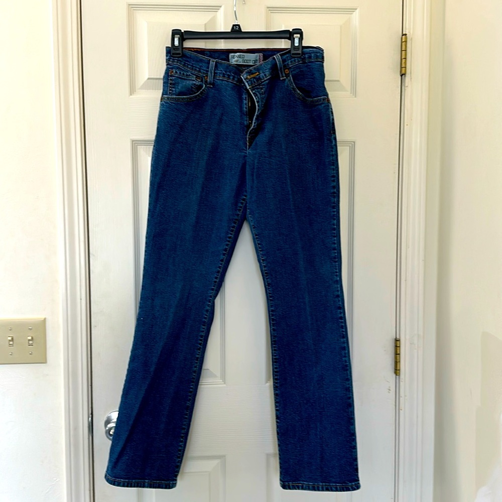 Ladies Levi Relaxed Fit 550 Boot Cut Jeans in Size 10